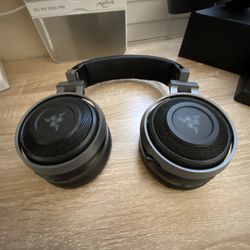 Razer Nari Ultimate Display Model