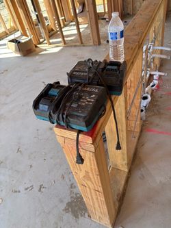 Cargador makita