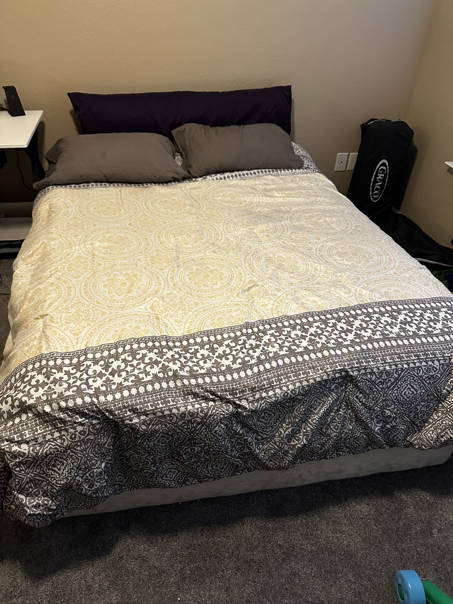 Queen Mattress & Box Spring/ FREE