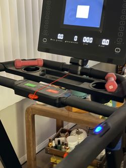 Echelon treadmill