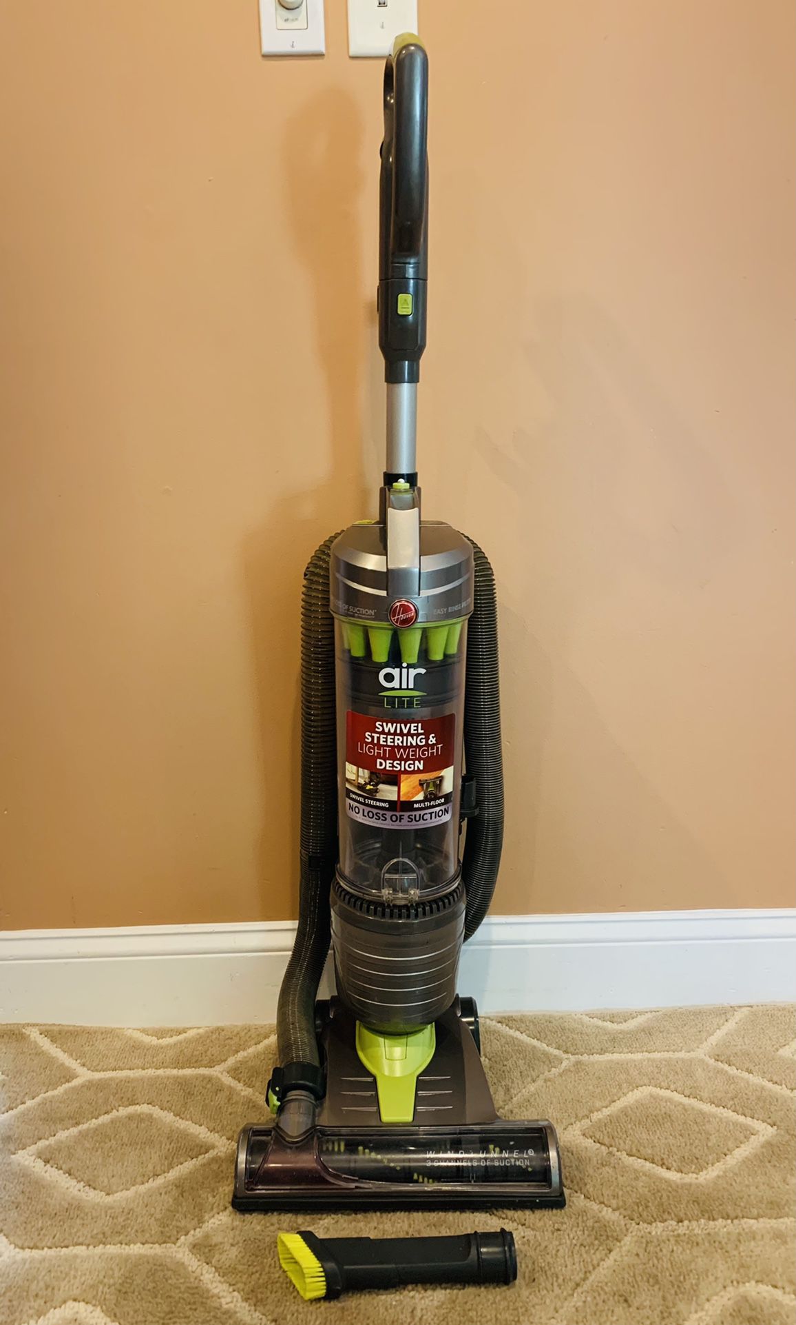 Hoover windtunnel air Bagless vacuum cleaner