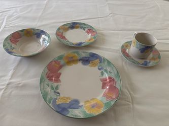 Sango Passion 4805 Floral Dinnerware Set - 4 Complete Place Settings (20 Pieces)
