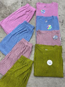 Set nuevos size grande o XL $15 cada uno