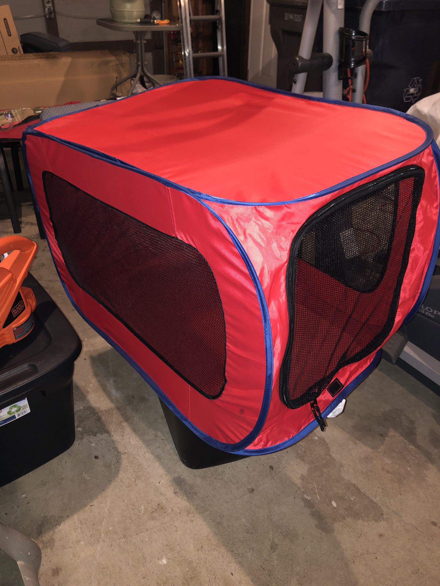 Pop up pet tent