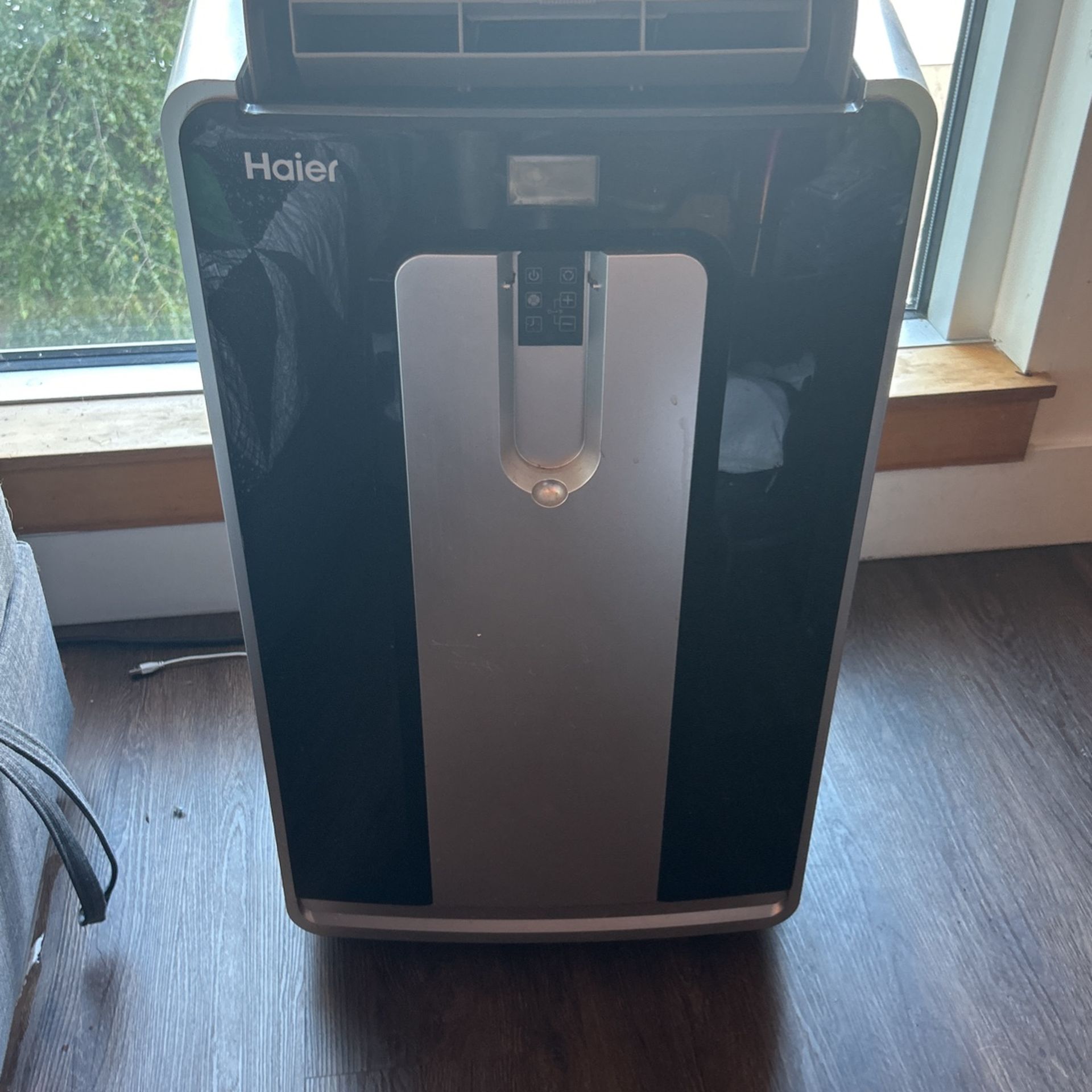 Haier Portable AC Unit 10,000-13,500 BTU