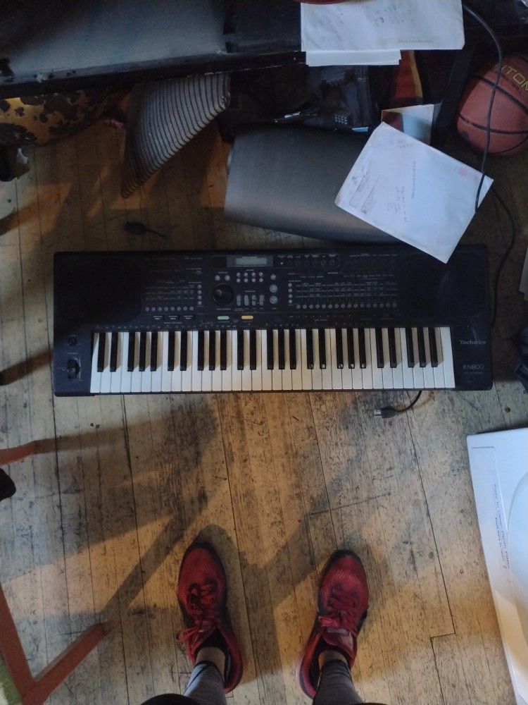 Technics KN800 Keyboard PCM Sound Music Piano Plus Marlboro Microphone