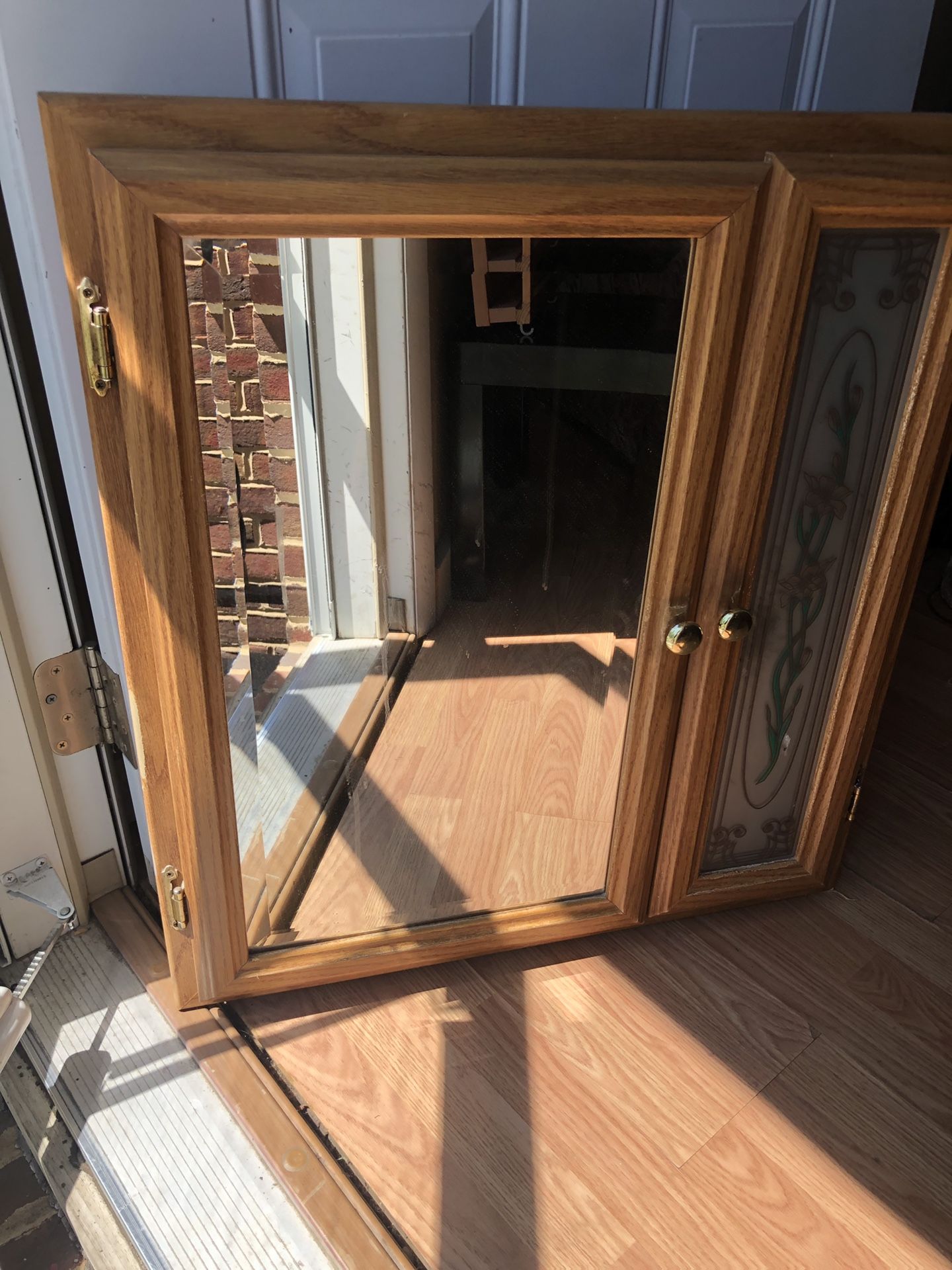 Mirrored 2 door wood look medicine cabinet