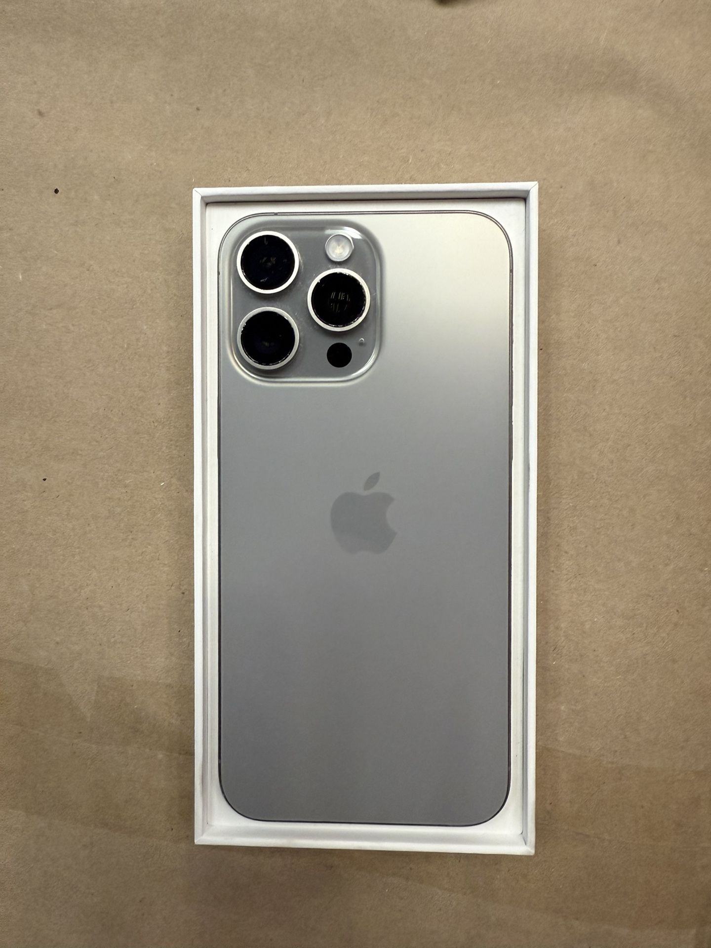 iPhone 15 Pro Max 256gb ATT Only