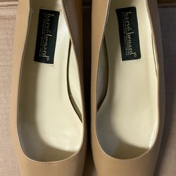 Harve Bernard Leather Upper Women’s shoes Size 8 XW Pumps Beige