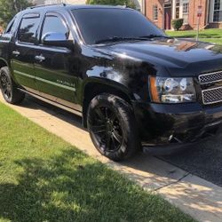 2011 Chevy Avalanche LTZ 