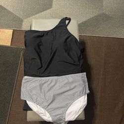 Brand New Black & White 2 Piece Bathing Suit Size 22W