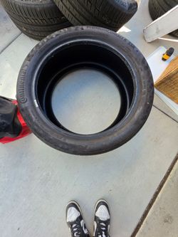 Continental 315/ 35 r22 xl tires (2 available)