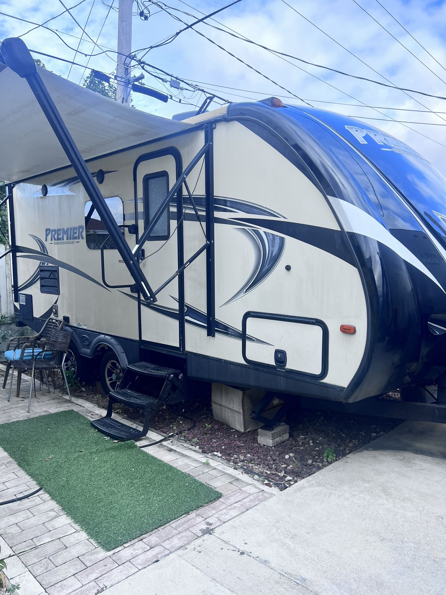 RV Travel Trailer 20’ 2016