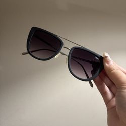 Quay Australia Black Sunglasses Sleek Design