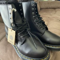 Women Dr Marten’s Boots With Fur Size 8.