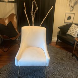 Abbeyson Velvet Chair