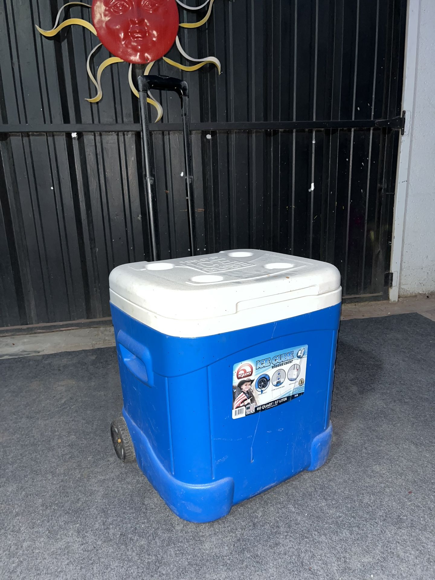 Igloo Ice Cube 60 Quart Roller Cooler
