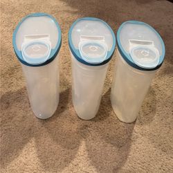 Rubbermaid 3 Set Of Cereal Containers