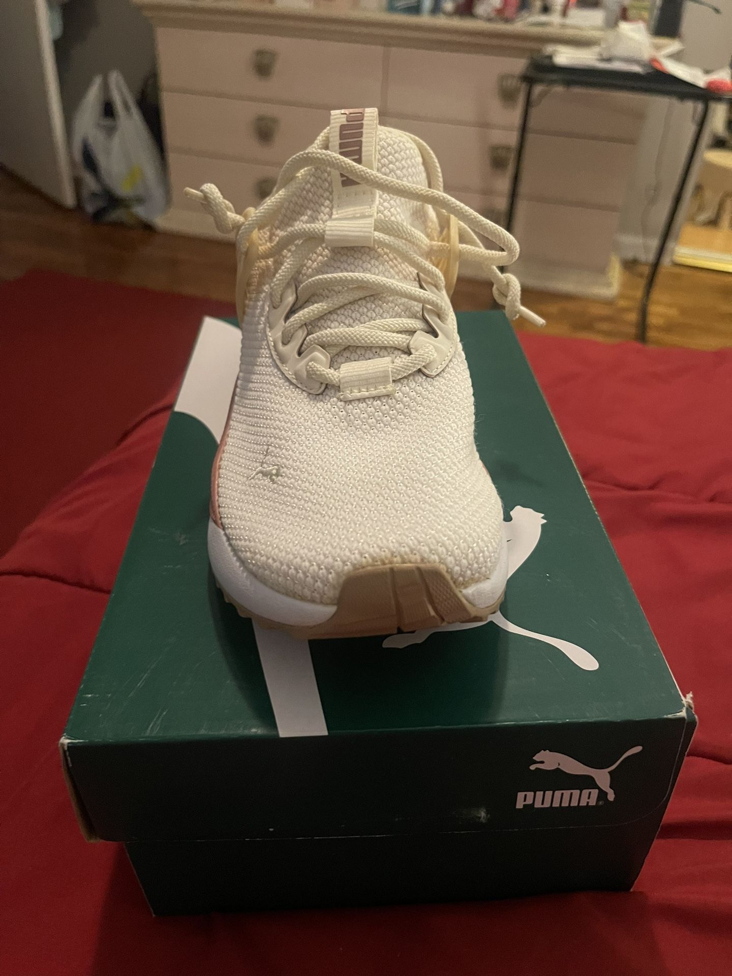 BRAND NEW WOMEN PUMAS..SIZE 4 1/2