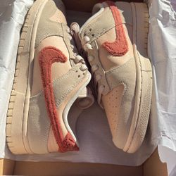 WMNS Nike Dunk Low