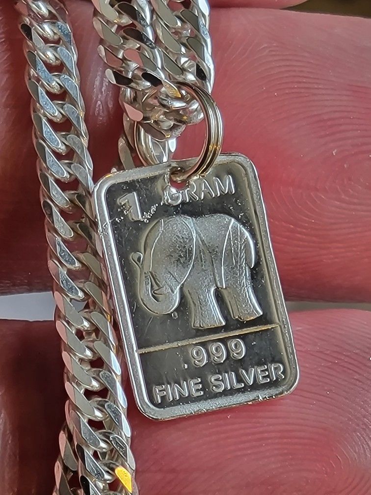 999 Fine Silver Elephant Pendant / Charm > 25mm > 1g Pure Silver 