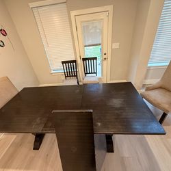 Sprawling Mahogany Wood Table W/6 Chairs