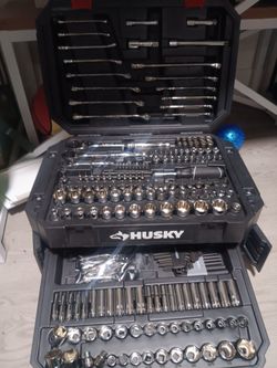 HUSKY 300 OR SO PIECE .