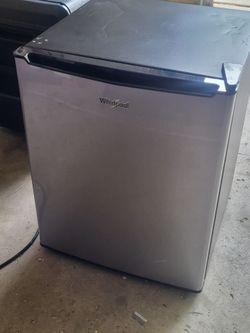 Whirlpool WH27S1E  2.7 Cu Ft mini refrigerator