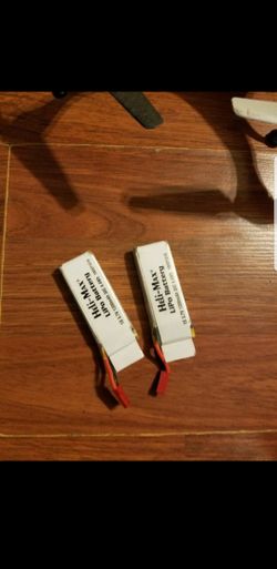 230 si quad very fun copter comes with 2 battery and 2 set of blades. 3 moded of flying