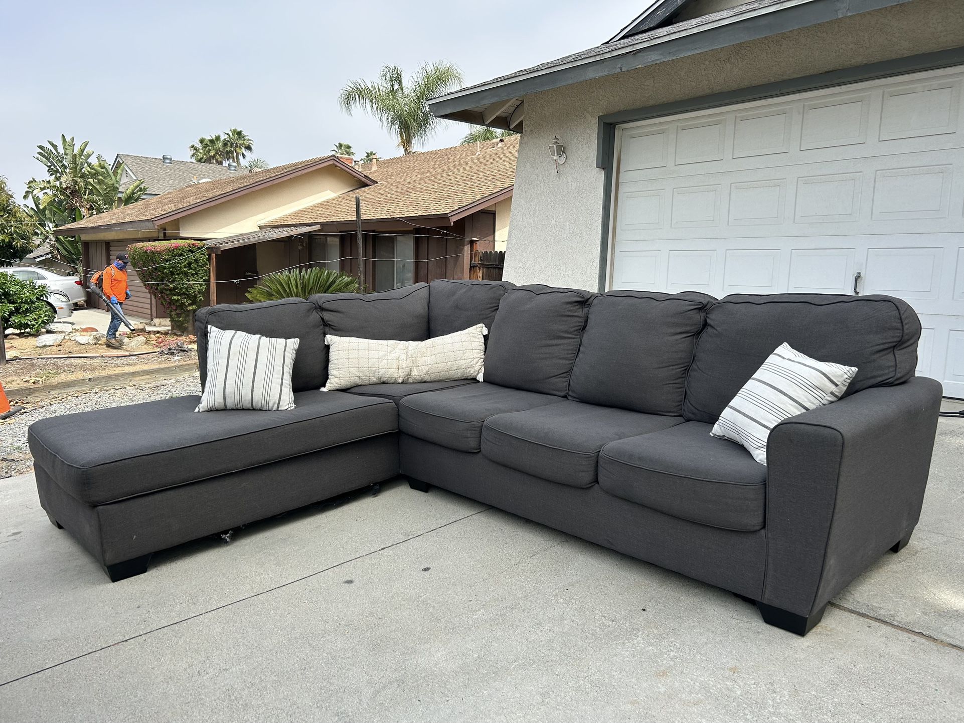 GREY SECTIONAL COUCH!!! 🚚 FREE DELIVERY!!! 🚚 
