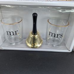 Mr .& Mrs. Cup Set & Bell