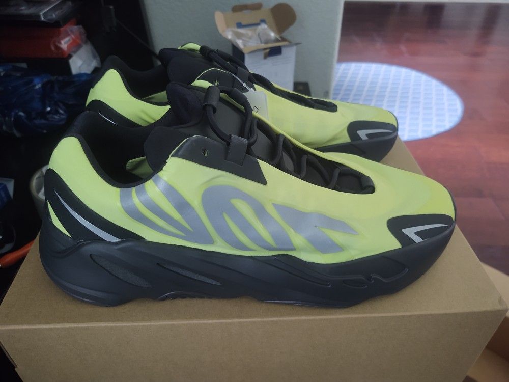 Yeezy 700 Neon (12)