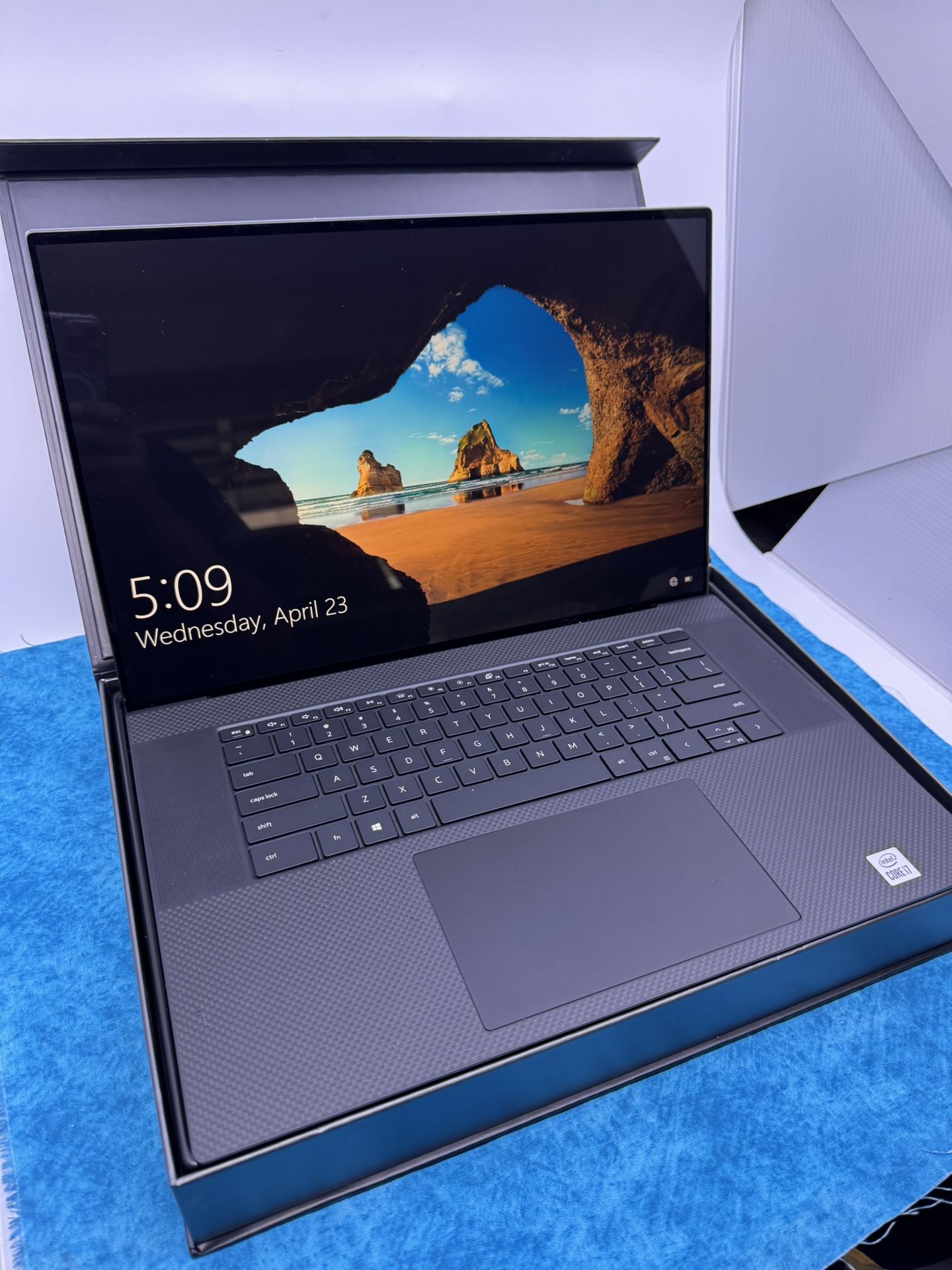 Dell XPS 17" UHD+ Touch Laptop - i7-10875H - 16GB RAM - 1TB SSD - RTX 2060 6GB - Silver