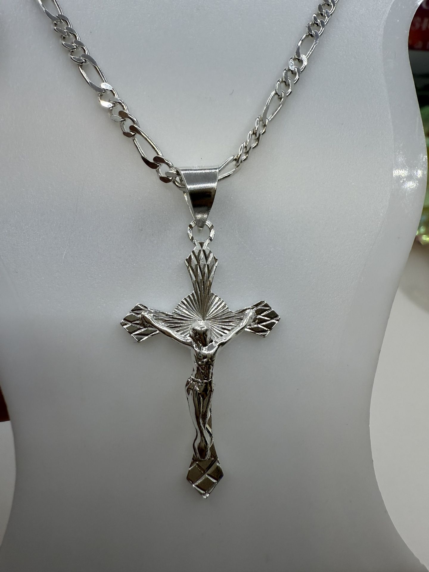 925 Sterling Silver Chain 22” Long And Pendant Cadena De Plata Italiana Alta Calidad 22” Pulgadas