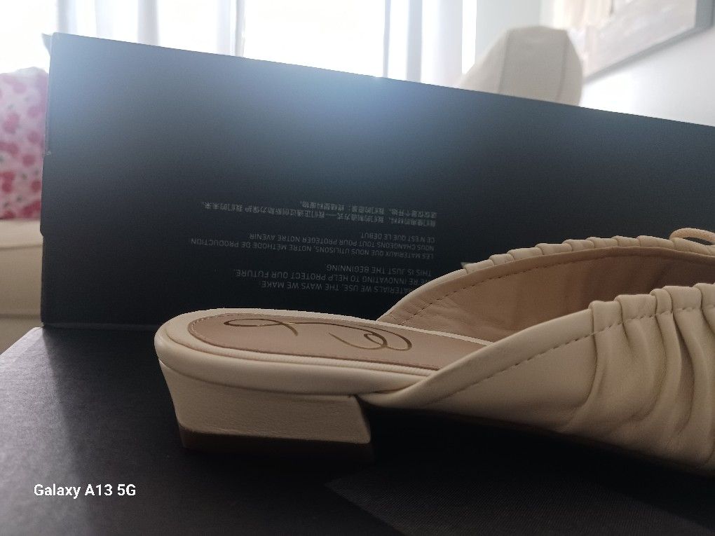 Womens Size 7.5 Sam Edelman Slip On Flats