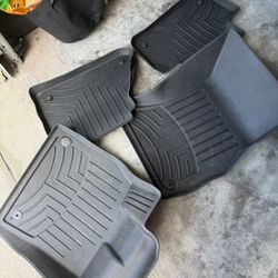 Audi Q5 Weather Tech . Like New