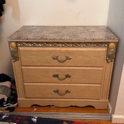 Dresser 