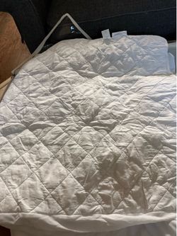 Waterproof crib mattress protector
