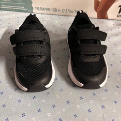 Toddler athletic shoes