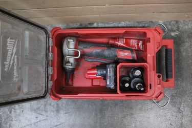Milwaukee M12 Cordless ProPEX Expansion Tool 2432-20 W/3 heads 1 Battery & Case