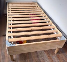 ***Twin Platform Bed Frame ****