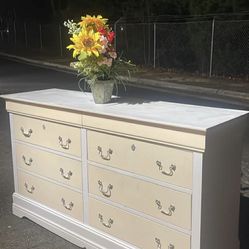 Modern White Solid Wood Long Dresser With Big Drawers. Drawers Sliding Smoothly. Delivery Available 