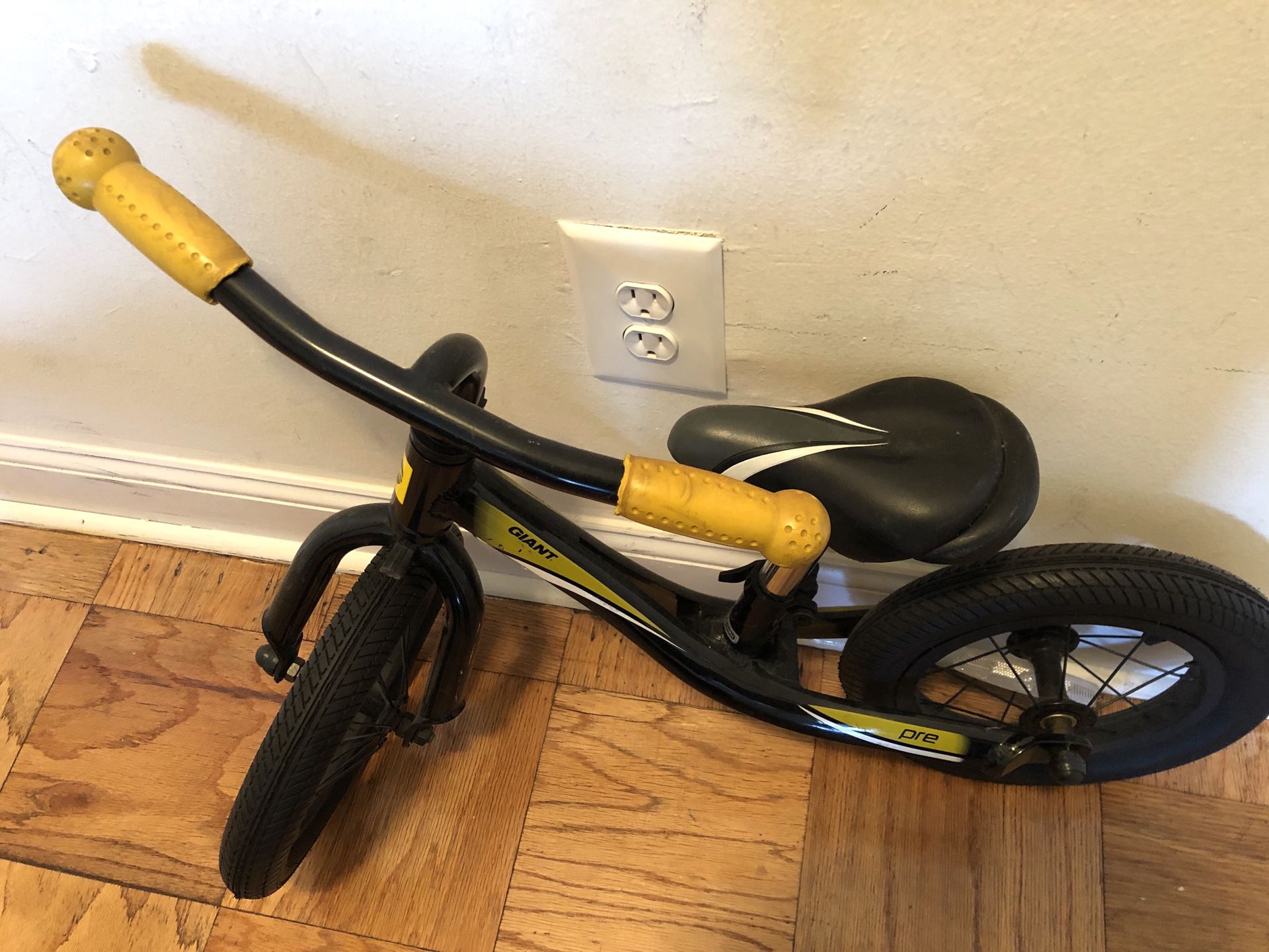 Giant PRE push bike (for kids) black and yellow (very good condition)