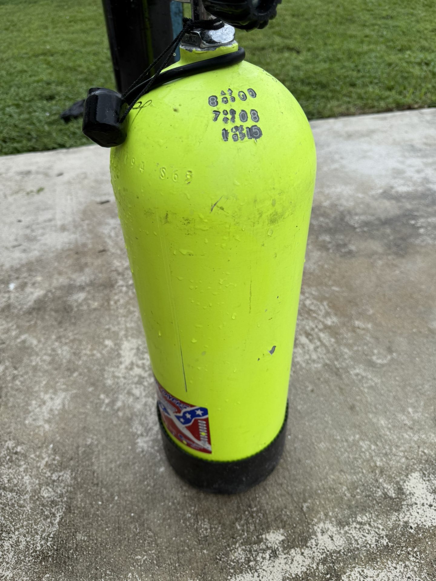 1 Steel Scuba Tank + 1 Aluminum Scuba Tank