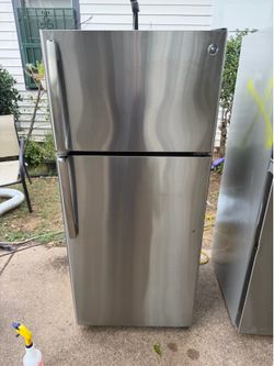 GE® 15.5 Cu. Ft. Top-Freezer Refrigerator