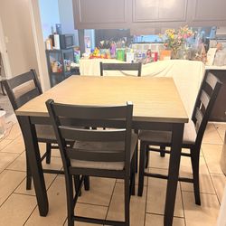 Breakfast/Dinner Table with 4 Chairs
