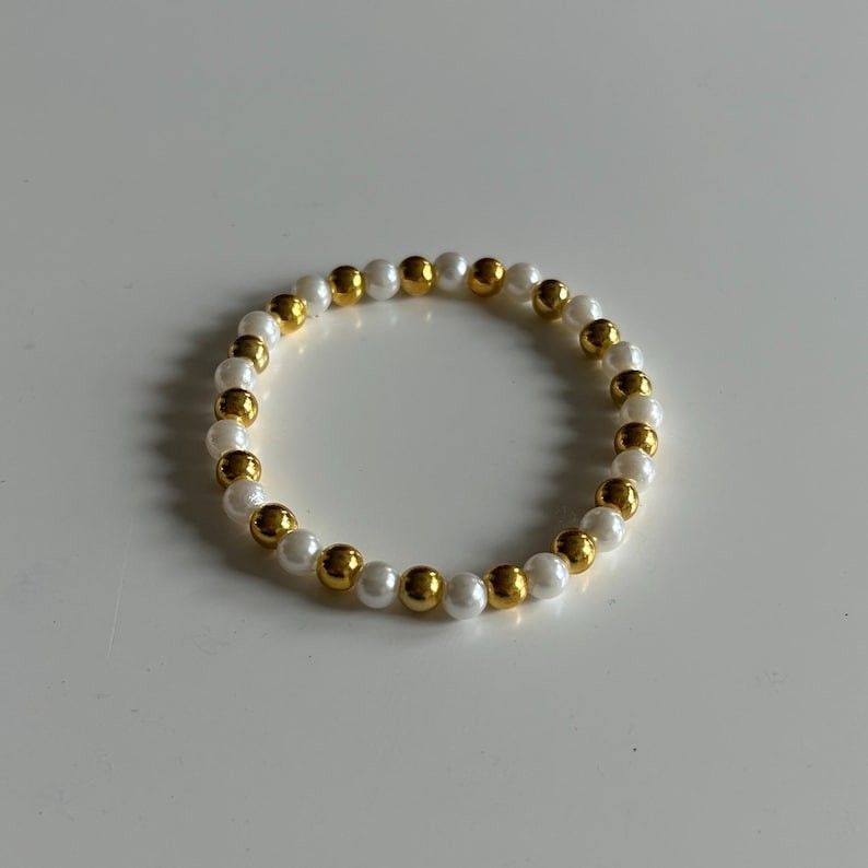 Elegant Handmade Pearl and Gold Colored Beaded Bracelet Premie Support