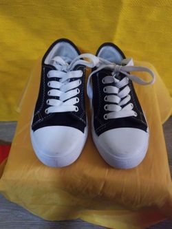 12c Boys Like New Only $3