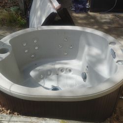 Aquaterra Spas Calavera 21-jet
4-person Rotomolded Spa
Plug-n-Play