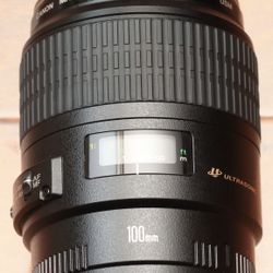 Canon EOS 100mm 2.8 USM Macro 